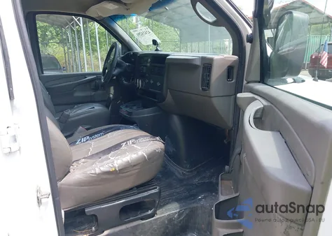 2005 Chevrolet Express from USA, damaged, VIN 1GCGG25V551137866